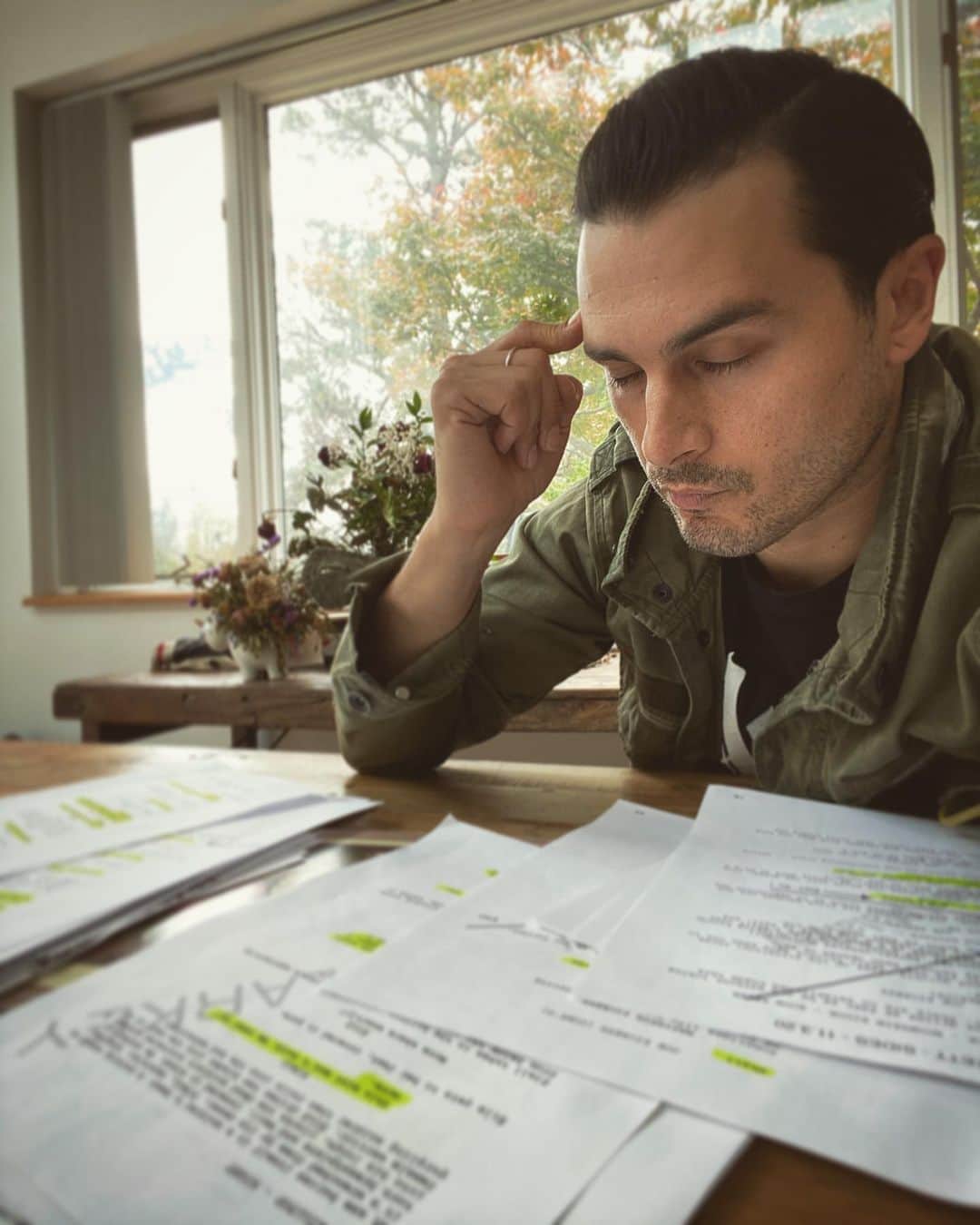 のインスタグラム：「how do I learn my lines, you ask; INCREDIBLE MIND POWERS (and putting boss baby on)」