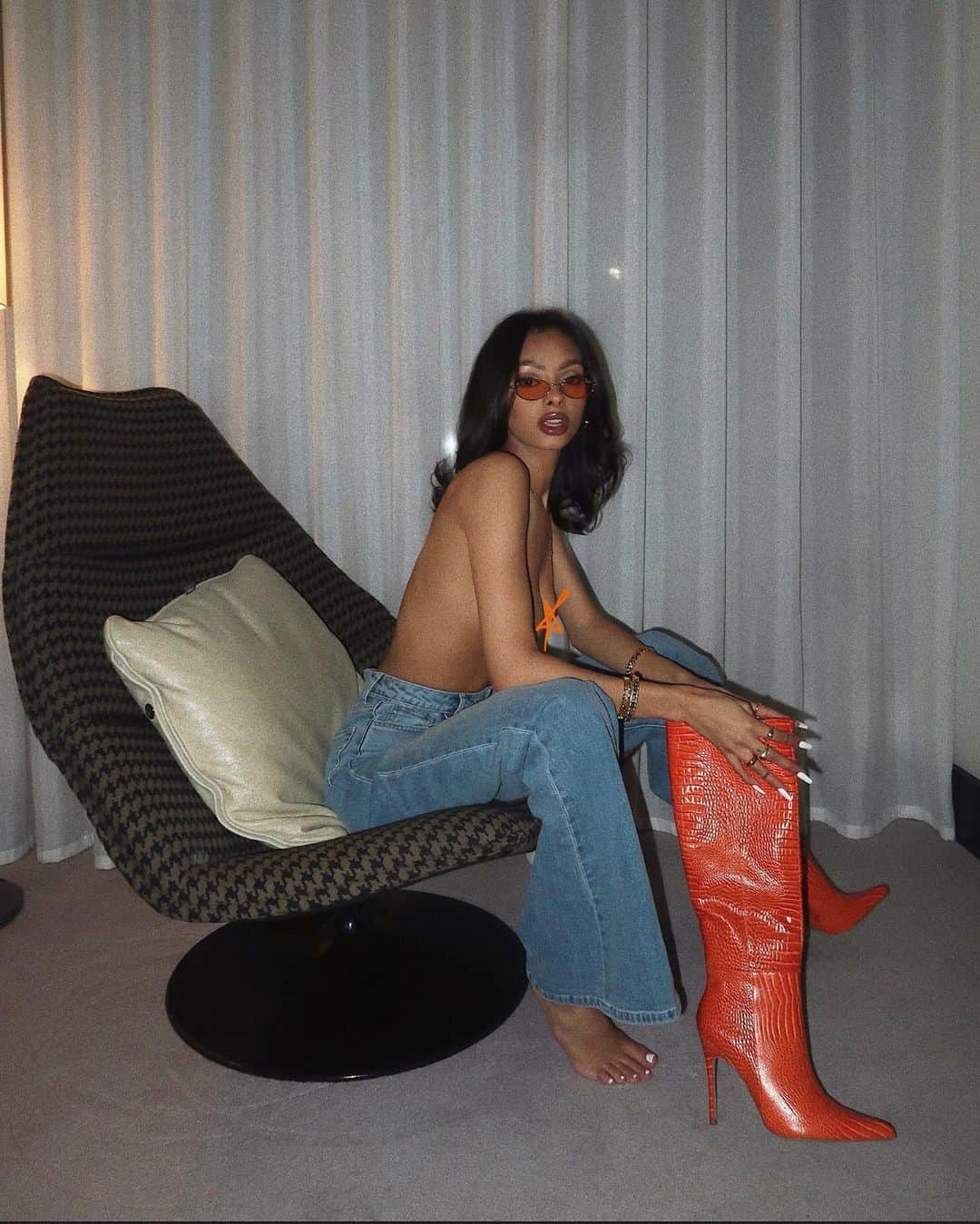 ジェイデ・ピアスのインスタグラム：「GIVEAWAY TIME! 🧡 I have teamed up with the babes at @publicdesire to give one of you the chance to win a £200 gift card to spend on their site!   To enter you have to: ⁣ 1. Like this post⁣ 2. Tag your besties! The more tags, the more entries!  3. Follow both me & @publicdesire 4. For an extra entry, share this post on your story! ⁣(we’ll be checking 😏)  I’m wearing my new faves from @publicdesire the style name is “AIMI” (on site now) 😍  GIVEAWAY NOW CLOSED!  WINNER: @aysiawards」