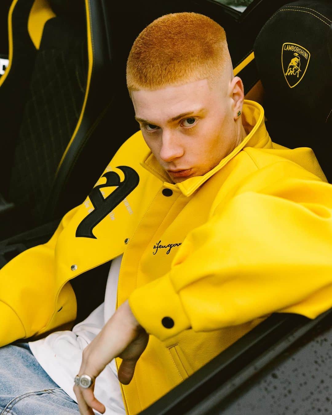 のインスタグラム：「passenger seat cus i can’t drive」
