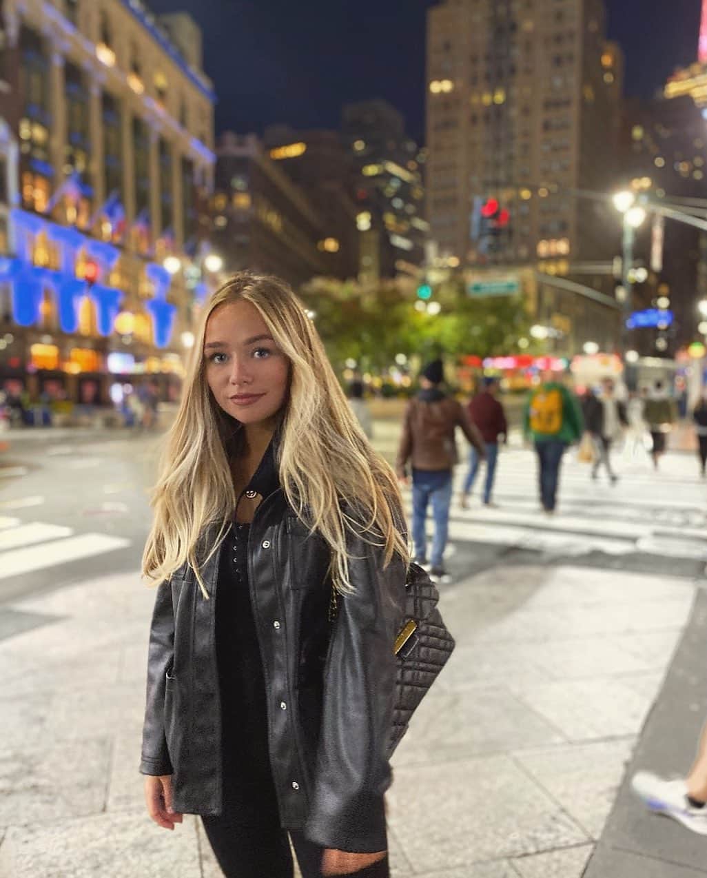 コニー・タルボットのインスタグラム：「New York State of mind 🤍」