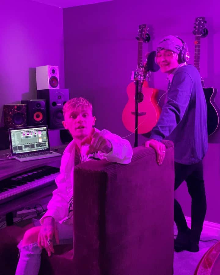 Bars and Melodyのインスタグラム：「Where it all began. Thank you for all the support so far... own ways out now EVERYWHERE GOOOOO」