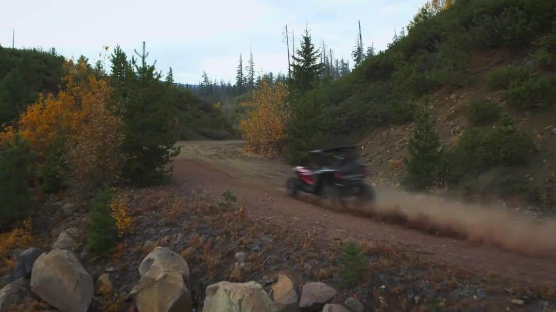 のインスタグラム：「Where tires meet dirt. Make sure they get well acquainted. #sxssundays #hondatalon #betteronahonda」
