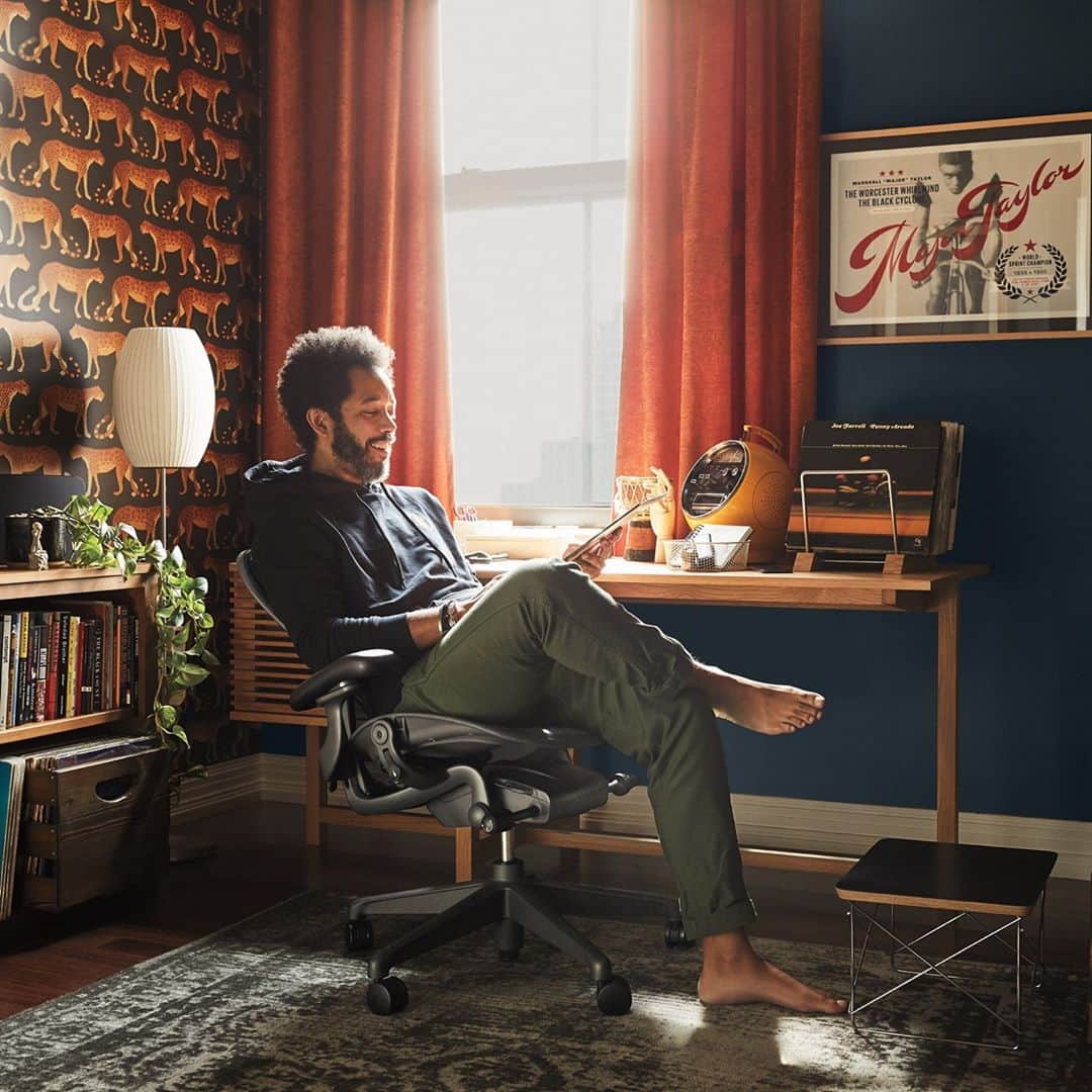 Herman Miller （ハーマンミラー）さんのインスタグラム写真 - (Herman Miller （ハーマンミラー）Instagram)「Recording booth, home office, and restorative sanctuary in one. We’re impressed by how comedian @wyattcenac used Herman Miller to create a space that supports both hustle and downtime. Have you found a setup to artfully balance your work and life? Share it with #hmathome for a chance to be featured.」11月9日 3時00分 - hermanmiller