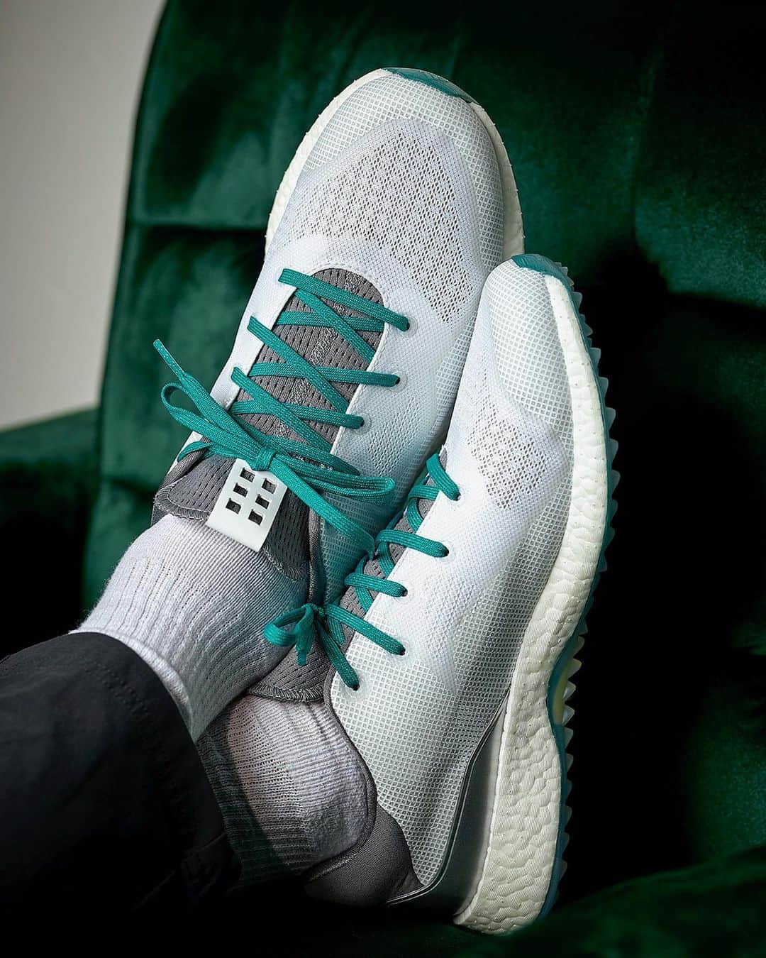 adidas Golfさんのインスタグラム写真 - (adidas GolfInstagram)「A limited edition unlike any other. Drawing inspiration from the green and white quarters that house the world’s best amateurs as they compete in the year’s final major. Crossknit Low AM drops globally tomorrow. 🇺🇸 8am PST 🇬🇧 9 am GMT 🇨🇦 6 am PST  🇯🇵 10 am JST  🇰🇷 11 am KST  🇦🇺 Available now」11月9日 3時04分 - adidasgolf