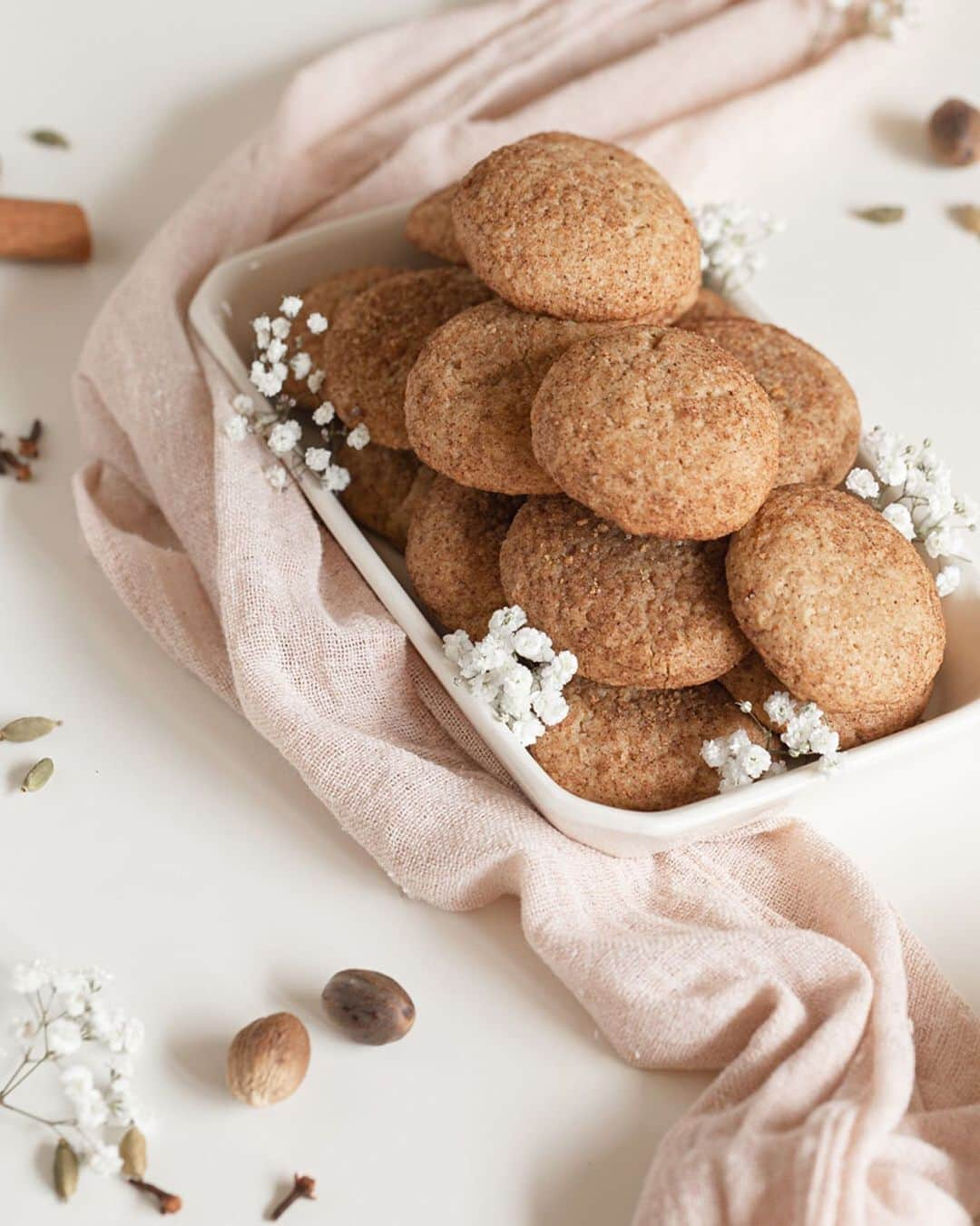 The Little Marketさんのインスタグラム写真 - (The Little MarketInstagram)「We’re getting cozy today with @amanda.wilens' chai snickerdoodle cookies. If you’re looking for a comforting treat fit for fall, this recipe is for you! Link in bio.」11月9日 3時36分 - thelittlemarket