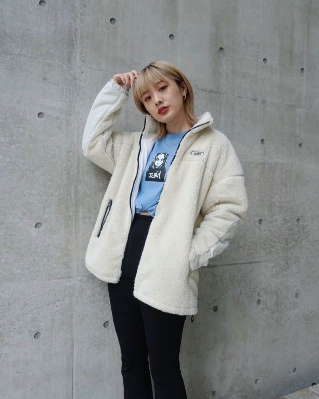 のインスタグラム：「#xgirl_ootd @miiharuka 162cm X-girl OSAKA STAFF ・ ------------------------------ ・ ▪️FACE L/S TEE ¥6,000+tax (SIZE S) ▪️ZIP UP BOA JACKET ¥14,000+tax (SIZE S) ▪️FACE L/S TEEEASY FLARE PANTS A ¥7,500+tax (SIZE S) ・ -------------------------------- #xgirl #xgirljp #xgirlus #エックスガール」