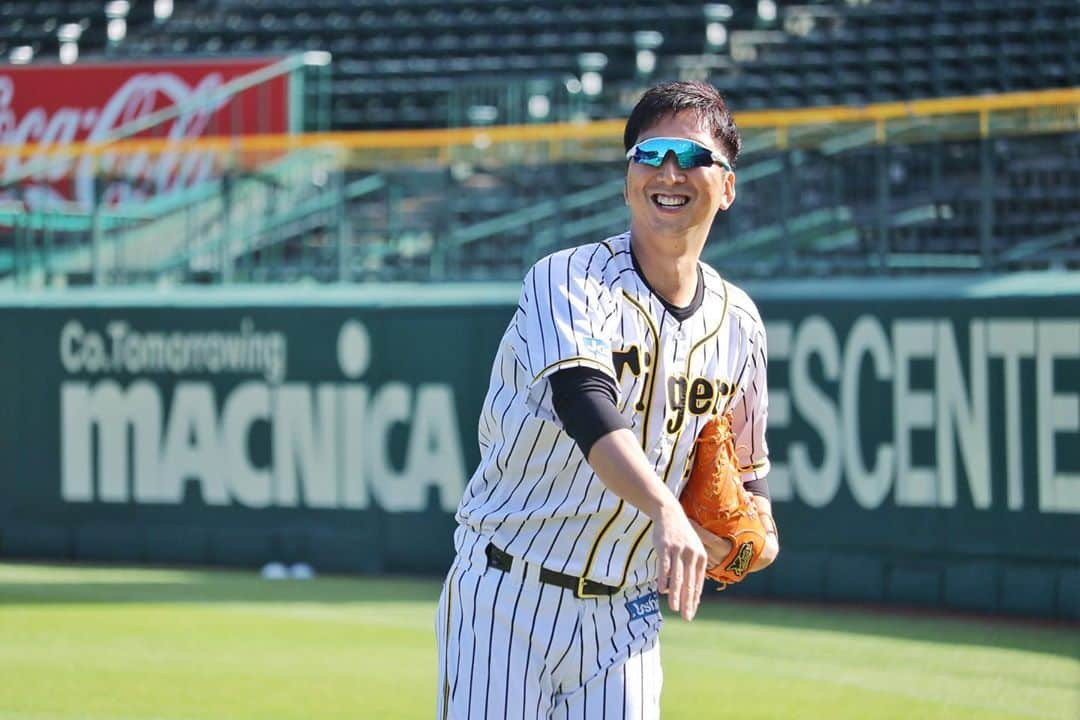 阪神タイガースさんのインスタグラム写真 - (阪神タイガースInstagram)「今日も甲子園球場で練習が行われました❗️  #藤川球児 選手 #能見篤史 選手 #岩崎優 選手 #伊藤和雄 選手 #中谷将大 選手 #木浪聖也 選手 #陽川尚将 選手 #ジェフリーマルテ 選手 #井上一樹 コーチ　 #栗山通訳 #its勝笑timeオレがヤル  #阪神タイガース」11月9日 13時35分 - hanshintigers_official