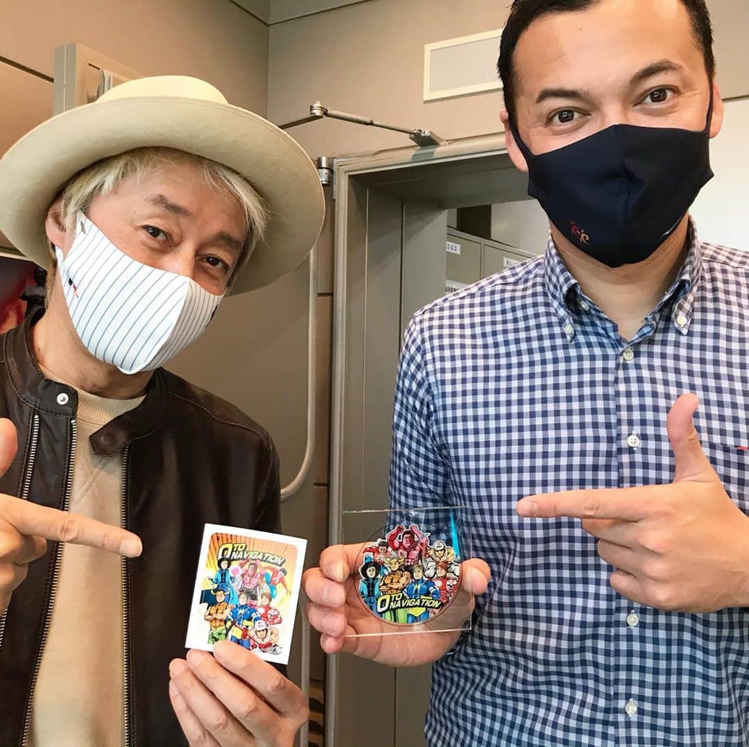 三好ジェームスのインスタグラム：「rkbラジオ『オトナビ』の 新しいグッズが完成〜！  ちょっとムキムキすぎまーす💪😅  プレゼント希望の方、ぜひ番組聴いてください！  オトナビ７アクリルキーホルダー、 オトナビ７ステッカー  #オトナビ#rkb#ラジオ#radiko#radio#深町健二郎#ステッカー#キーホルダー#アメコミ」