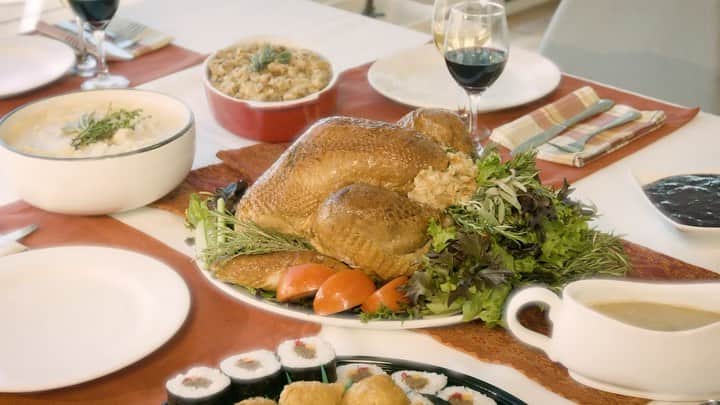 Zippy's Restaurantsのインスタグラム：「Thanksgiving 2020 will be different, but that doesn’t mean we can’t show our ohana how thankful we are for them. Show your appreciation for your loved ones by buying them a Turkey Dinner on Zippys.com.」