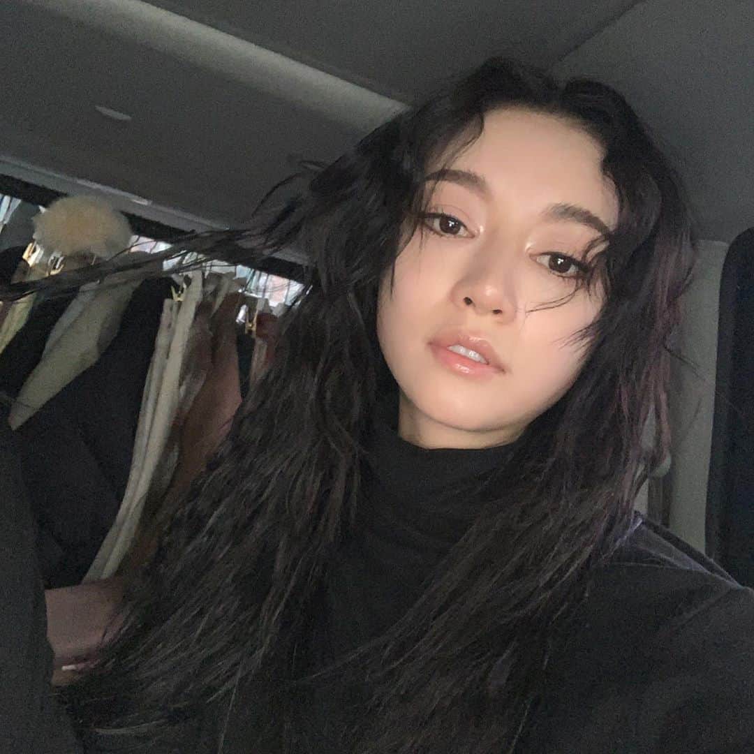 パク・ソラのインスタグラム：「머리 많이 길었쥐~~~」