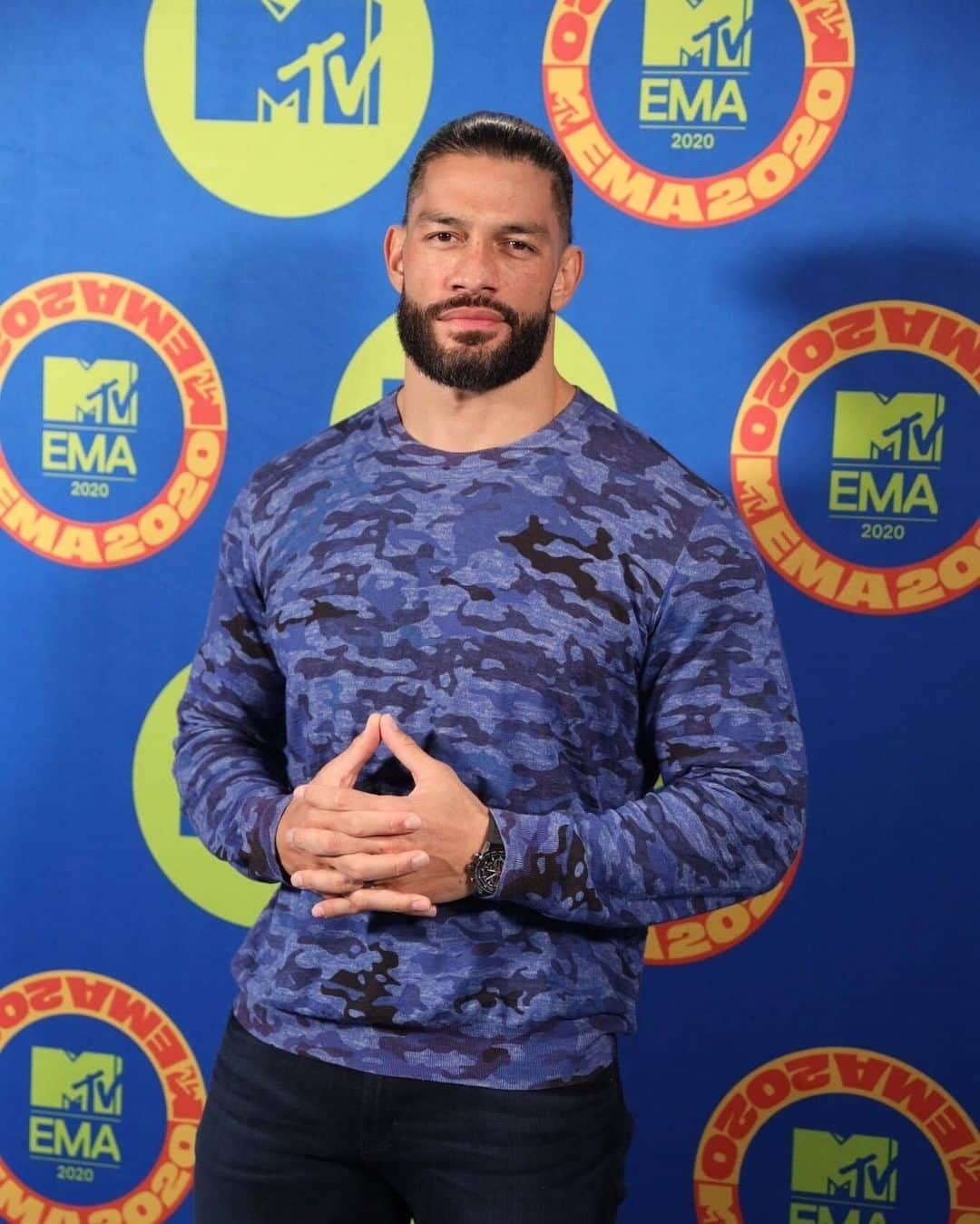 WWEさんのインスタグラム写真 - (WWEInstagram)「#UniversalChampion @romanreigns was representing with class and style at the #MTVEMA! 🎙📺🏆  @mtv @mtvema」11月9日 14時00分 - wwe