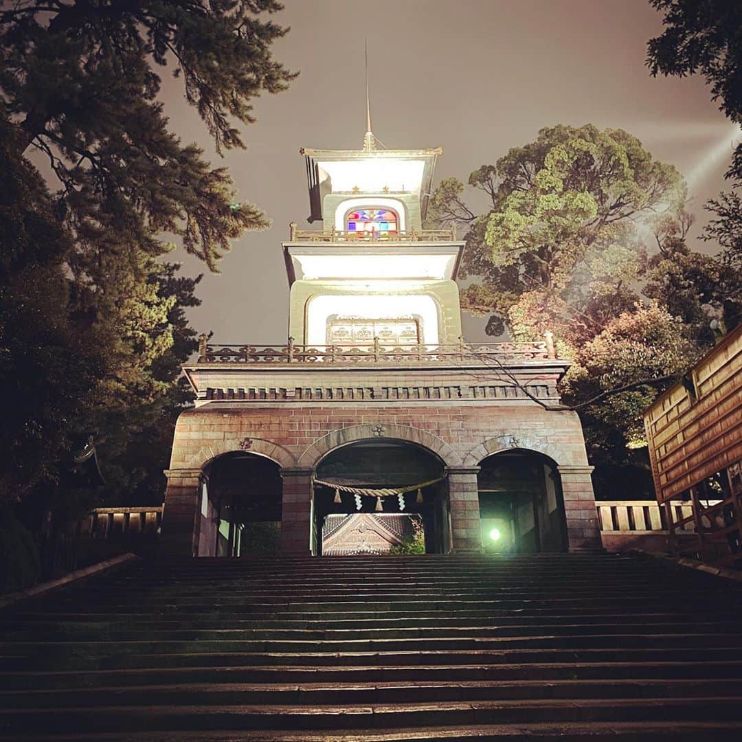 のインスタグラム：「ライトアップされた尾山神社です！ 厄除け、運気アップに画像どうぞ。 #待ち受けにどうぞ #石川県金沢市 #尾山神社 #尾山神社ライトアップ」