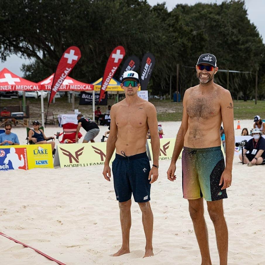USA Volleyballさんのインスタグラム写真 - (USA VolleyballInstagram)「𝑪𝒐𝒏𝒈𝒓𝒂𝒕𝒖𝒍𝒂𝒕𝒊𝒐𝒏𝒔!! to Phil Dalhausser and Delaney Mewhirter for winning the Florida Pro Best of the Beach tournament! 🏆🏆  Phil won with Avery Drost and Delaney won with Kelly Claes.  Story 🔗 in our bio 📷 by @techandphoto_images  Courtesy of @floridaregion」11月9日 14時18分 - usavolleyball