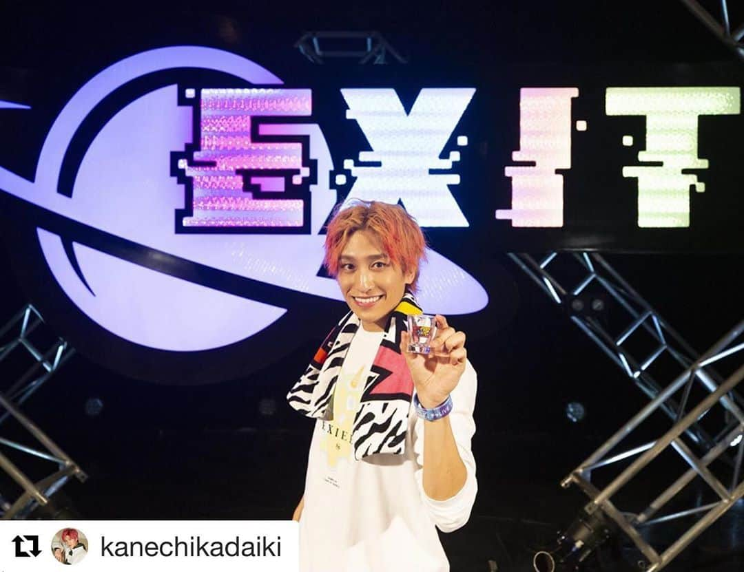 インスタグラムランキングさんのインスタグラム写真 - (インスタグラムランキングInstagram)「#兼近大樹 #Repost @kanechikadaiki with @get_repost ・・・ 単独ライブ。  #ピンク色 #卒業からの #煉獄カラー #やっぱ #鬼滅の刃 #みんな好きじゃん？ #一推し #煉獄杏寿郎  #ただ君に面白いと言われたかった #このタイトルは #センス系コント師が付けそうなタイトルをイメージしました #不安だったので #GALAXYチャLIVE #もつけました #配信で #全世界 #宇宙まで届くようにと願いを込めて #無事終わったのでピンクに戻してきます #あざマルコポーロ東方見聞録でした  Hair by. @ayano_fons」11月9日 14時20分 - talentinsta1