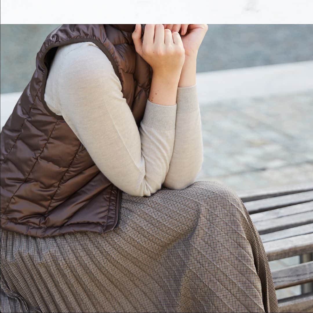 のインスタグラム：「A refinement from classic down to a versatile styling item, this twill gilet from Luster Down is finely quilted to make sure your figure will be flattering yet stay cozy all day long.   #ANTEPRIMA FW20 #FallWinter2020 #ReadyToWear #Classic #Style #Fashion #Italian #Luxury #Design #Lifestyle #Urban #Handcraft #アンテプリマ #패션」