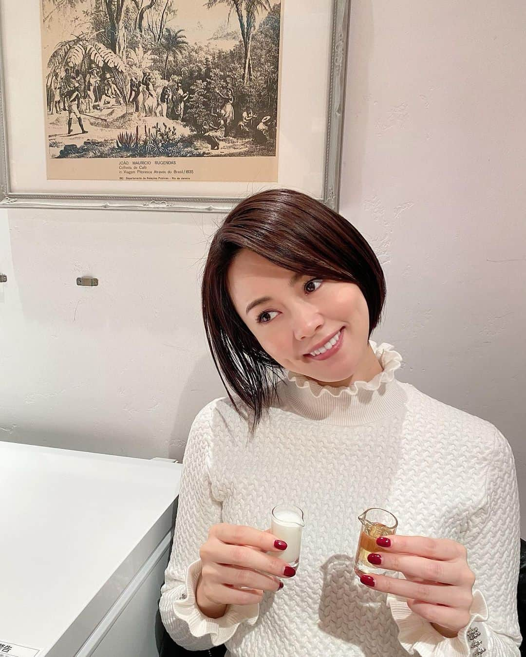 伴杏里さんのインスタグラム写真 - (伴杏里Instagram)「Happy Monday🐣🍰☕️ 久しぶりのママとの時間👩🏻💖  #tea #pic #tookbymom #instagood」11月9日 14時27分 - anri.ban