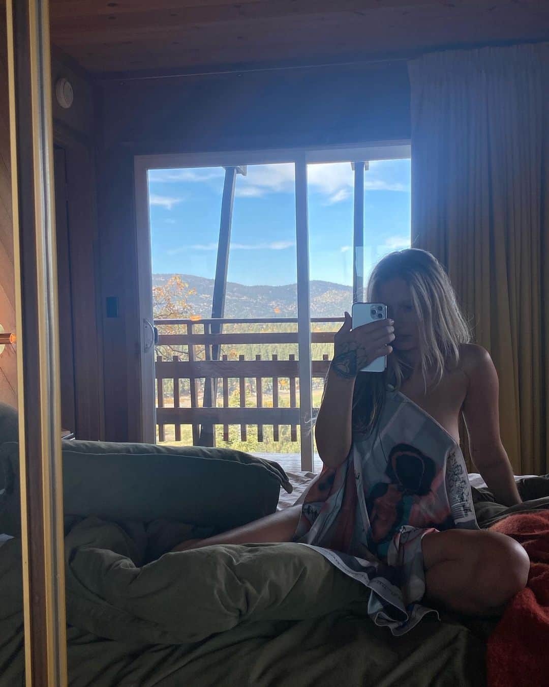ケイリン・ルッソのインスタグラム：「Wishing you peace this upcoming week ⭐️」