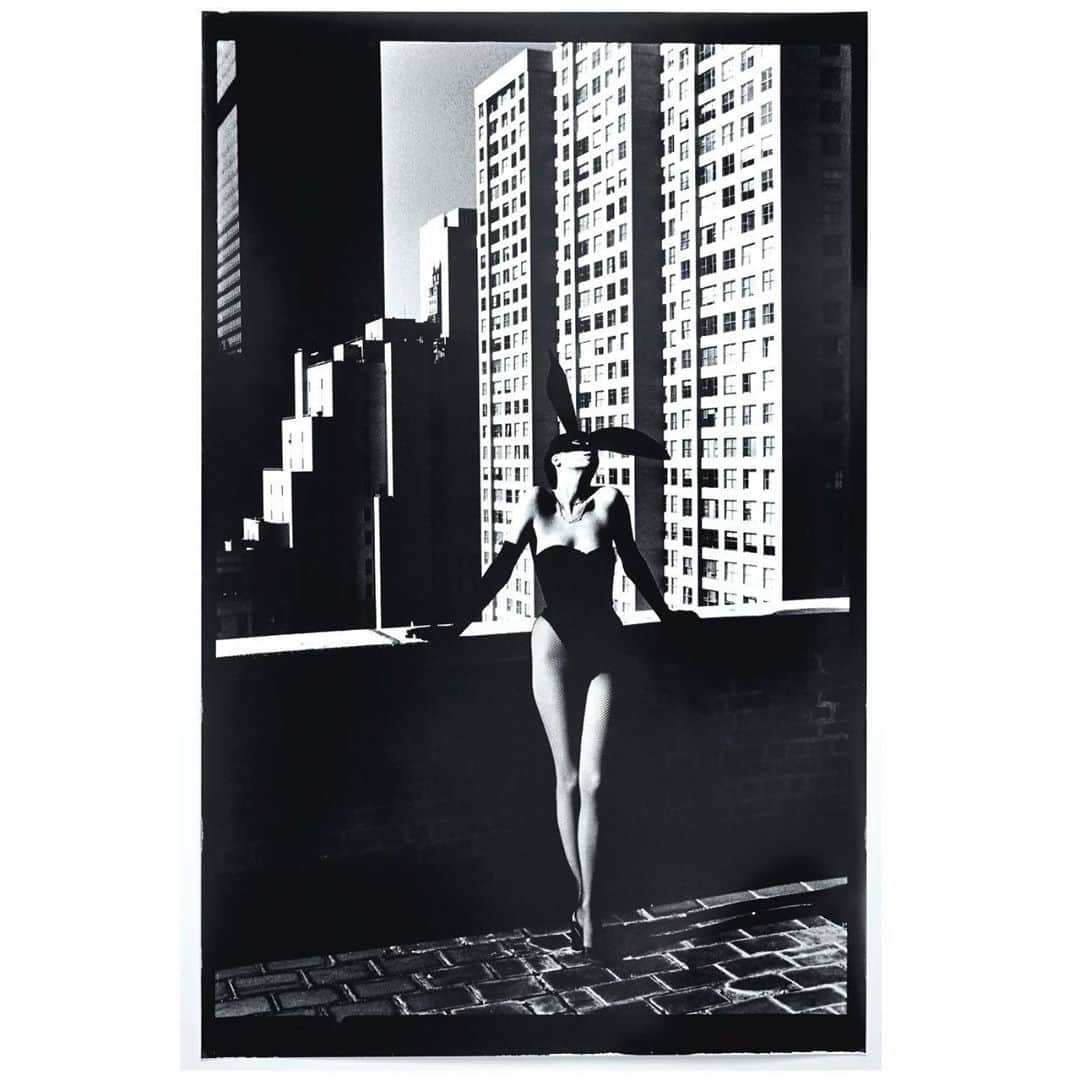 クリスティーズさんのインスタグラム写真 - (クリスティーズInstagram)「Former fashion model Elsa Peretti posed for this 1975 Helmut Newton photograph wearing a costume conceived by designer Halston and is included in our Photographies live sale in Paris on 10 November.⠀ .⠀ Standing on sun-splashed the terrace of her Manhattan apartment, Peretti is given the leading role within the image in an outfit more suitable for nightlife.⠀ .⠀ Throughout his career, Newton upset the codes of fashion photography and positioned his models in situations on the edge of glamour, sexuality and feminine energy.⠀ .⠀ Helmut Newton (1920-2004), 'Elsa Peretti as a Bunny", Costume by Halston, New York, 1975'. Estimate: €120,000-180,000.⠀ .⠀ Photographies — 10 November, Paris⠀ .⠀ #art #artist #photographs #photography #helmutnewton #newton #elsaperetti #halston #fashion」11月9日 6時05分 - christiesinc