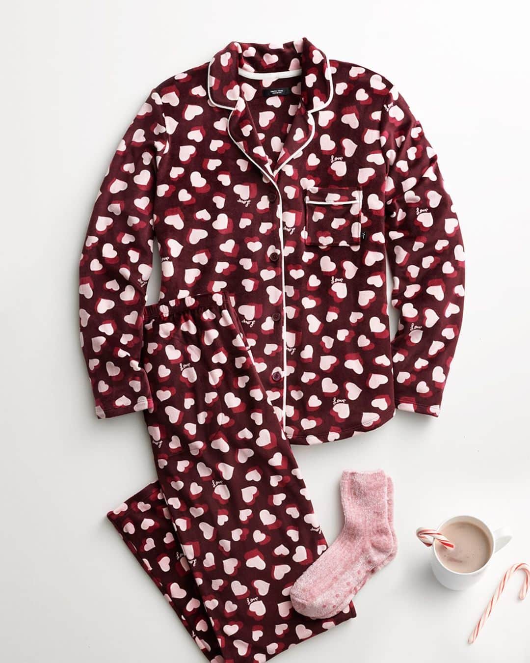 ロック&リパブリックのインスタグラム：「Cute PJs are good for the ❤️. #SimplyVera #Kohls」