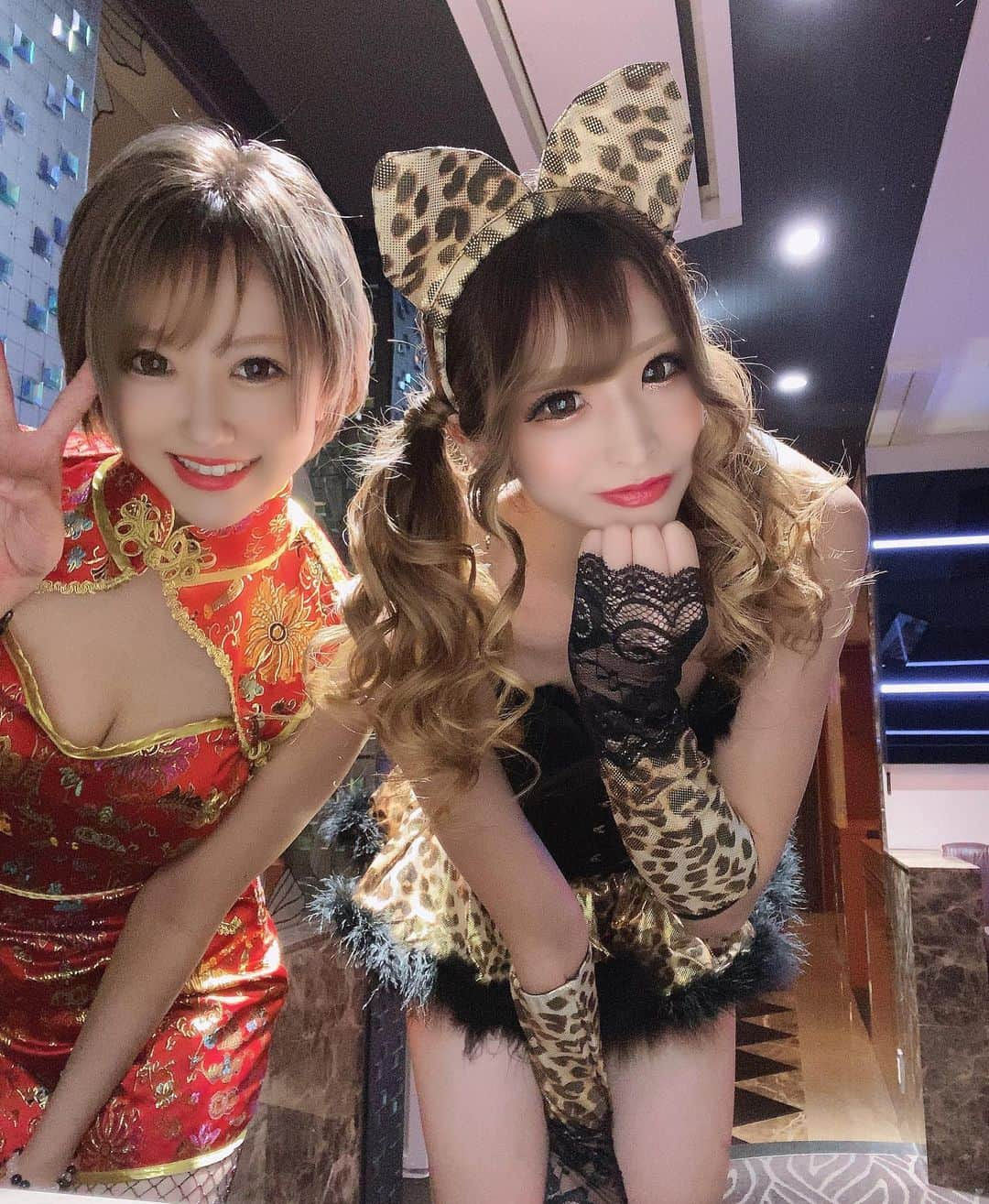 まゆさんのインスタグラム写真 - (まゆInstagram)「先月のハロウィンコスプレ イベントのっ〜🎃👻💗 2日間本当にありがとうございました。 楽しい2日間になりました😭💗 そして酔いすぎました💦🙇‍♀️ 女の子ともたくさん写メとれて 大満足でした🤤❤️ #新潟#駅前#古町#アンジュ#Ange#キャバクラ#ラウンジ#新潟ナイトナビ#新潟繁華街美女#古町案内所#キャバ図鑑#美女図鑑#女の子#シャンパン#お酒#ハロウィン#コスプレ#ヘアメイク#女豹#イベント#フォローミー」11月9日 6時07分 - mayu_1330