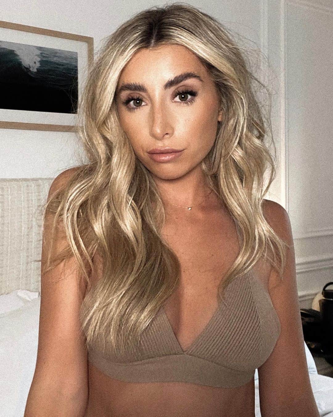 Lauren Elizabethのインスタグラム：「I get. I get the ring light craze. However I will be sticking to the last two slides 🤷🏼‍♀️」
