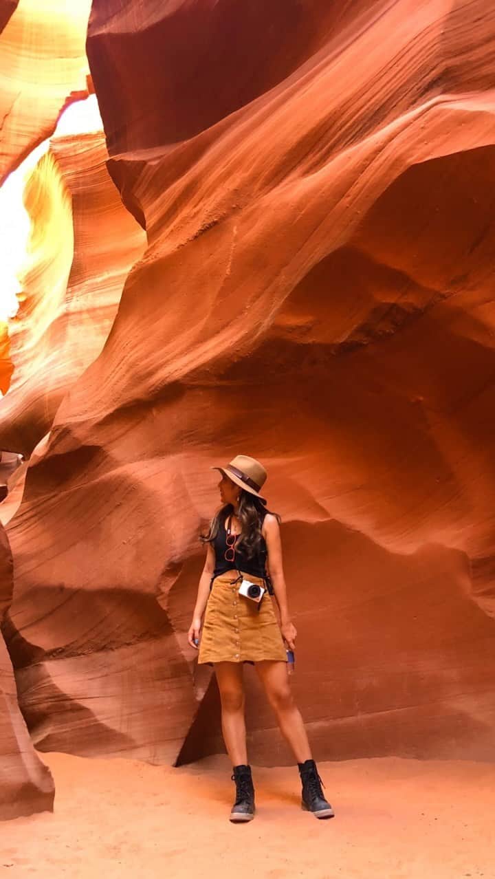Eminanaのインスタグラム：「. . 壮大な景色が次々に現れて 自然の凄さとパワーを感じた旅🇺🇸 . あのワクワク感はいまだに忘れられない😳！ . グランドキャニオン アンテロープキャニオン ホースシューベンド…… . 自分の記憶だけじゃなくて 記録として、思い出として 素敵な経験を形に残せたらと思って ムービーにしてみたよ🎦 . 他の過去旅ムービーも作ってるからお楽しみに🌈 . . .  . #America#americaroadtrip#アメリカ旅行  #ロードトリップ#アリゾナ#グランドキャニオン  #ホースシューベンド#アンテロープキャニオン #グランドサークル#タビジョ#女子旅#旅好き#海外旅行」