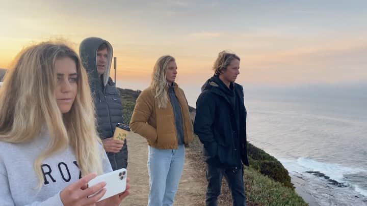 レイキー・ピーターソンのインスタグラム：「NORTHERN CALIFORNIA // VLOG. 17 // HIT THE LINK IN BIO FOR FULL VIDEO • • Hey guys,  • It's getting closer to the WSL 2021 season starting so we decided to go and chase some waves up Northern California. Enjoy some of the behind the scenes coaching with @mikeparsons1 and a bunch of funny moments from the trip.   Hope you're all doing well!   LP  :)」
