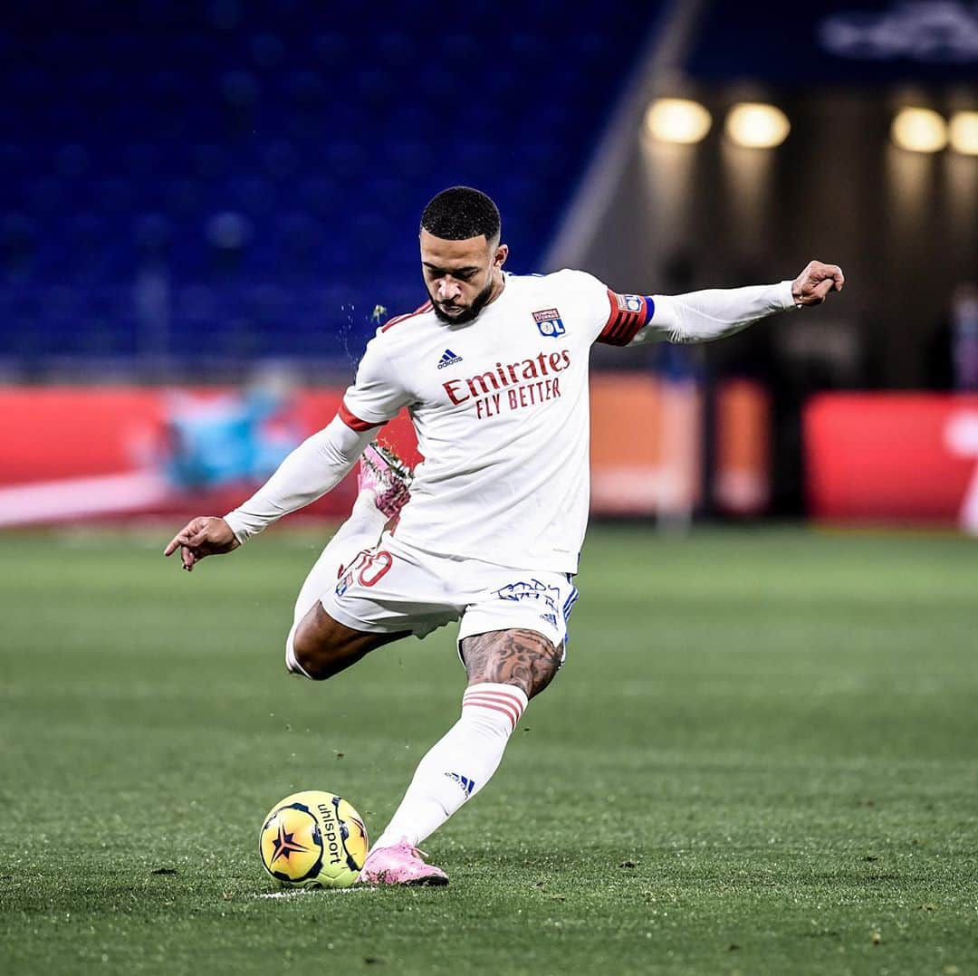 リーグ・アンさんのインスタグラム写真 - (リーグ・アンInstagram)「✌️ Grâce à 2 buts de @tinokadewere, l’@ol remporte le 121e derby de l’histoire ! 🔥 . Thanks to two goals from Tino Kadewere, OL win the 121st derby in their history! . #OL #Lyon # Ligue1UberEats #ASSE #SaintEtienne」11月9日 7時09分 - ligue1ubereats