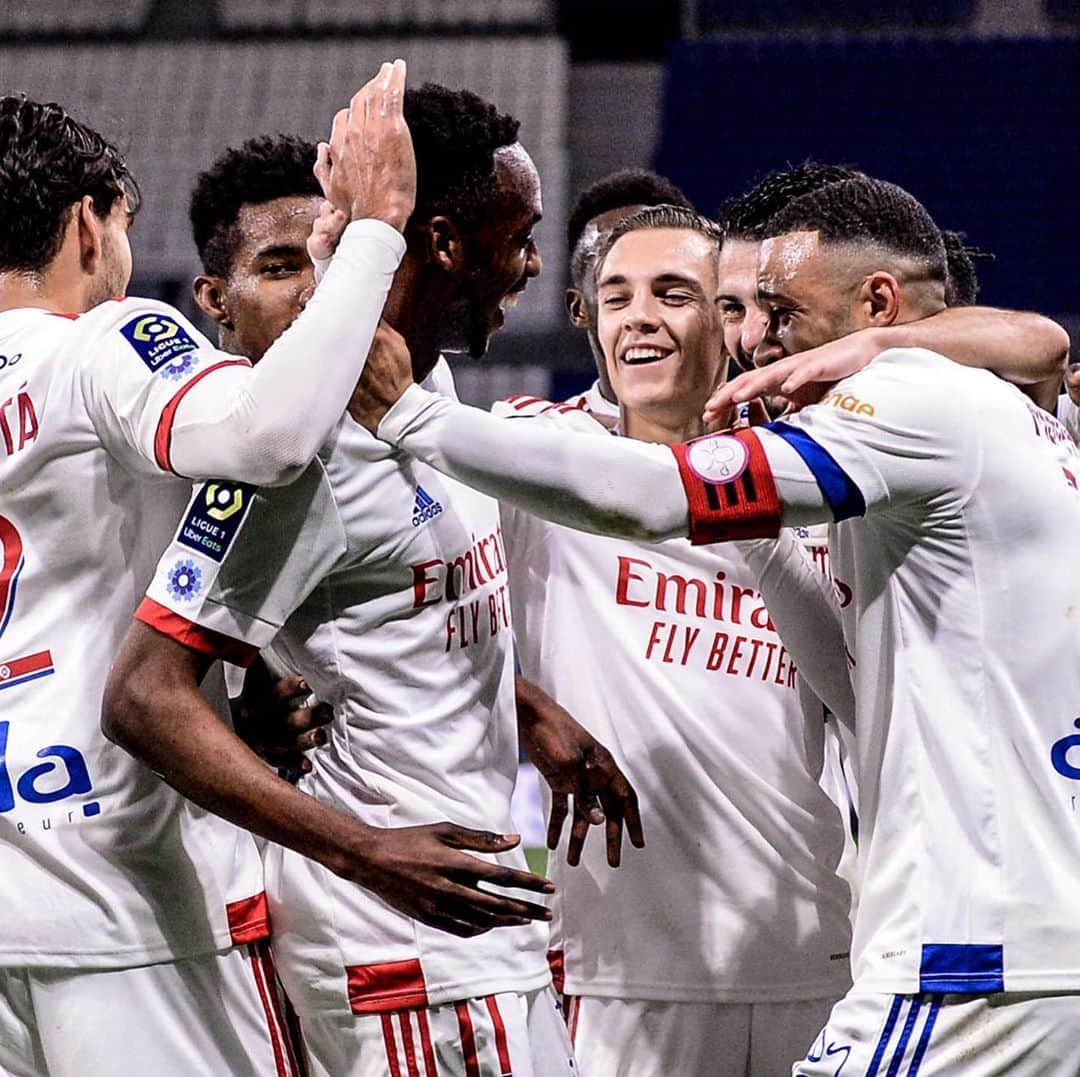 リーグ・アンさんのインスタグラム写真 - (リーグ・アンInstagram)「✌️ Grâce à 2 buts de @tinokadewere, l’@ol remporte le 121e derby de l’histoire ! 🔥 . Thanks to two goals from Tino Kadewere, OL win the 121st derby in their history! . #OL #Lyon # Ligue1UberEats #ASSE #SaintEtienne」11月9日 7時09分 - ligue1ubereats