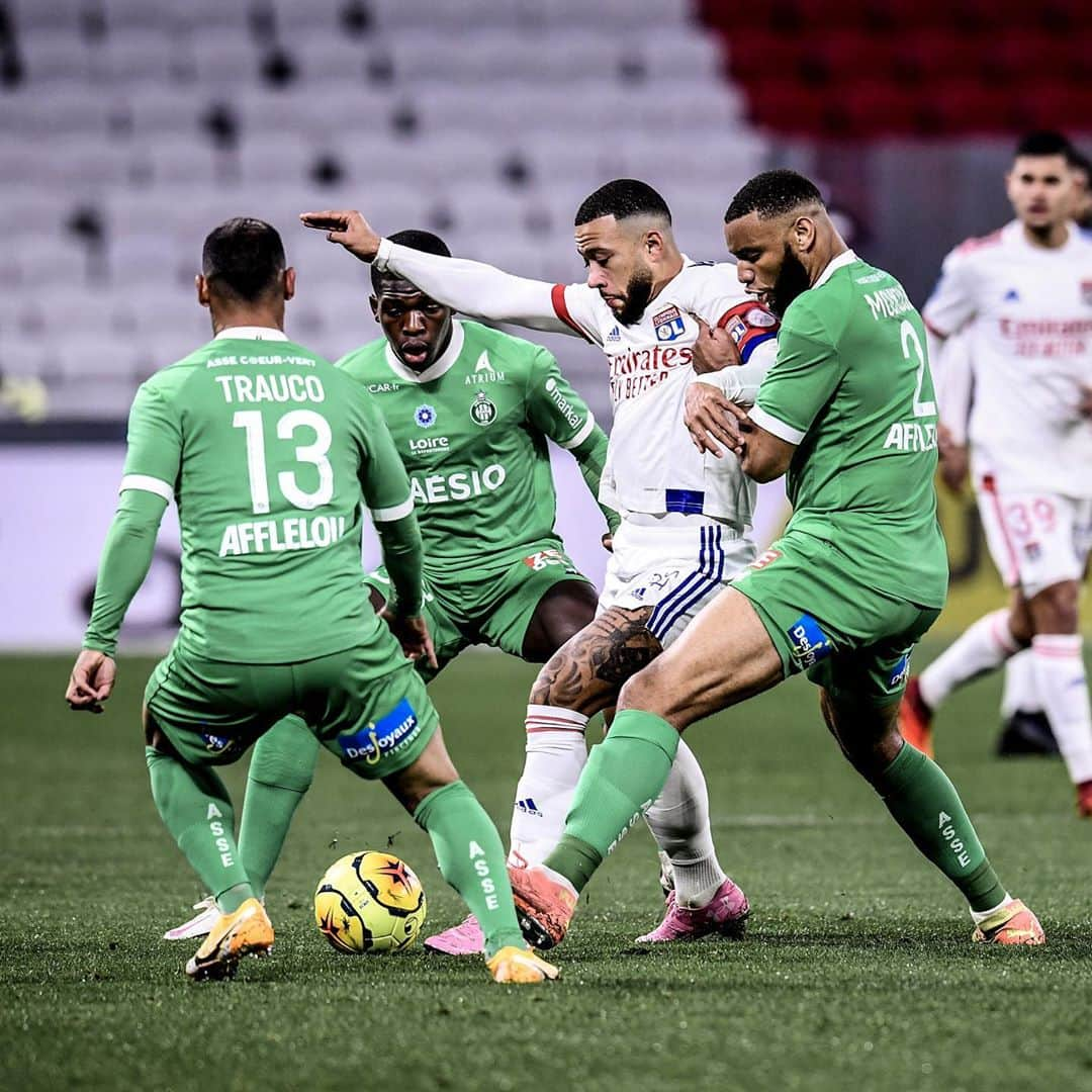 リーグ・アンさんのインスタグラム写真 - (リーグ・アンInstagram)「✌️ Grâce à 2 buts de @tinokadewere, l’@ol remporte le 121e derby de l’histoire ! 🔥 . Thanks to two goals from Tino Kadewere, OL win the 121st derby in their history! . #OL #Lyon # Ligue1UberEats #ASSE #SaintEtienne」11月9日 7時09分 - ligue1ubereats