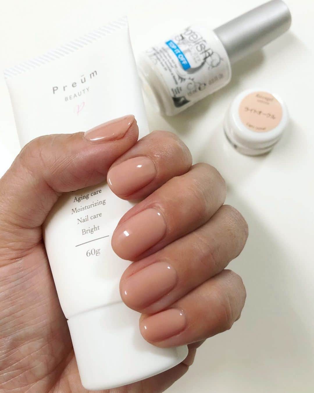 のインスタグラム：「ナチュラルカラーでジェルネイル💅 しっかり、保湿しましょう〜💕 @preumbeauty   #ネイル  #秋冬ネイル #ハンドクリーム #セルフネイル #ネイリスト  #保湿  #ネイル  #happy #love  #pink #beauty #nail #instagram #instagood #follow #大人可愛い #followme #like4like #life #nailstagram」