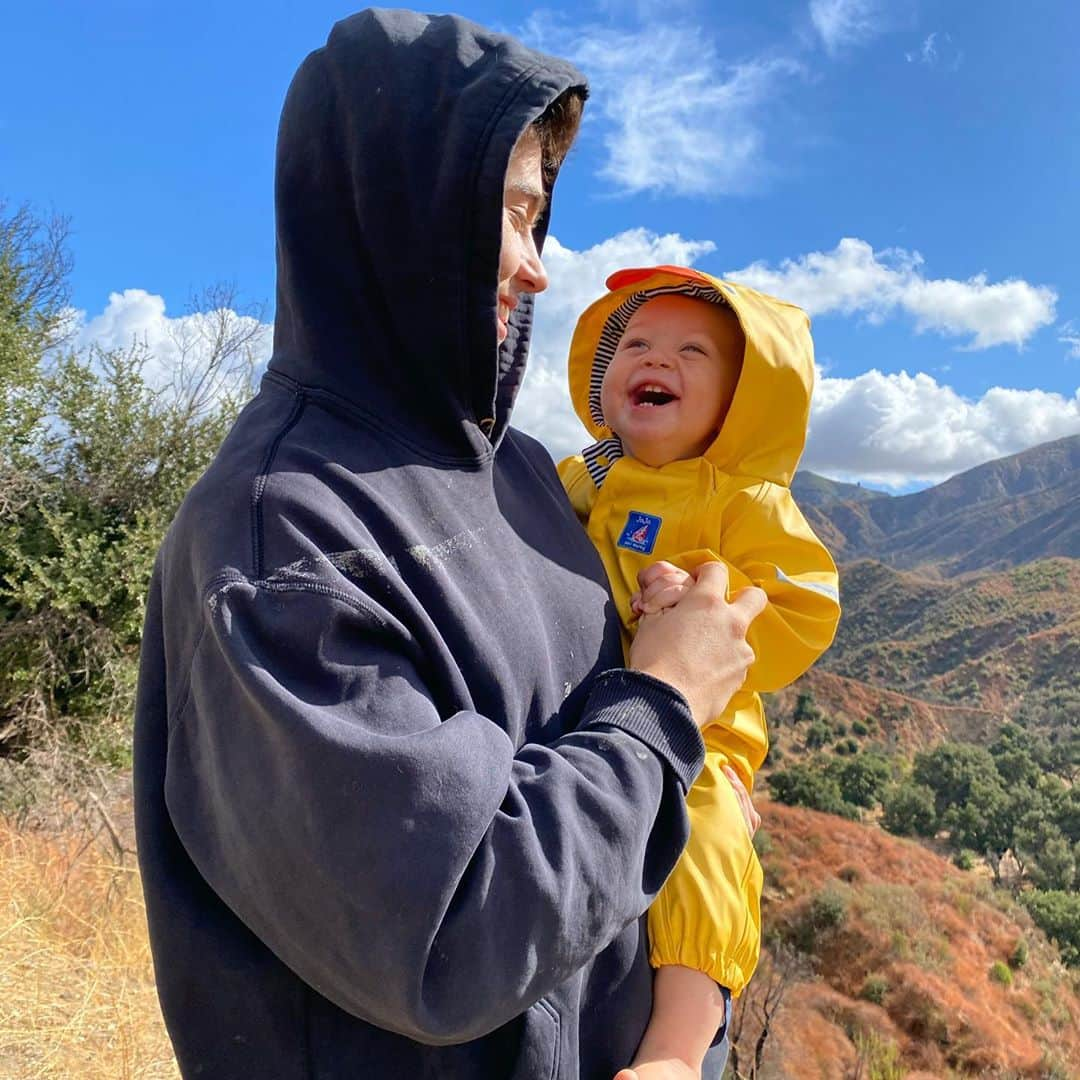 ナッシュ・グリアさんのインスタグラム写真 - (ナッシュ・グリアInstagram)「Rubber ducky, you’re the one 🐥🎶」11月9日 7時22分 - nashgrier