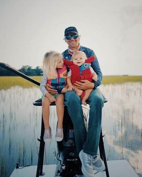 Costa Sunglassesのインスタグラム：「Family flood tide. 📷: @ghostwatersc #SeeWhatsOutThere #BornOnTheWater」