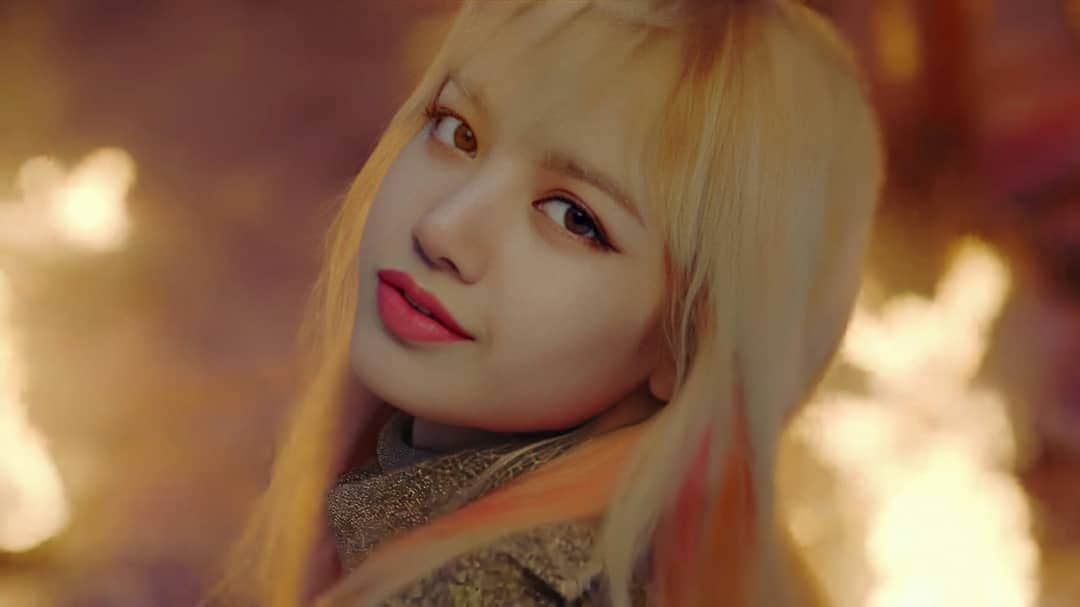 リサさんのインスタグラム写真 - (リサInstagram)「LISA and her some MV looks🔥 . . . #BLACKPINK #리사 #LISA #LALISA #LALISAMANOBAN #LALISAMANOBAL #howyoulikethat #HOWYOULIKETHAT #thealbum #icecream #blackpinkicecream #selpink #thealbum #lovetohateme #lovesickgirls #prettysavage #betyouwanna #youneverknow #crazyoveryou」11月9日 7時41分 - lisa.blackpink