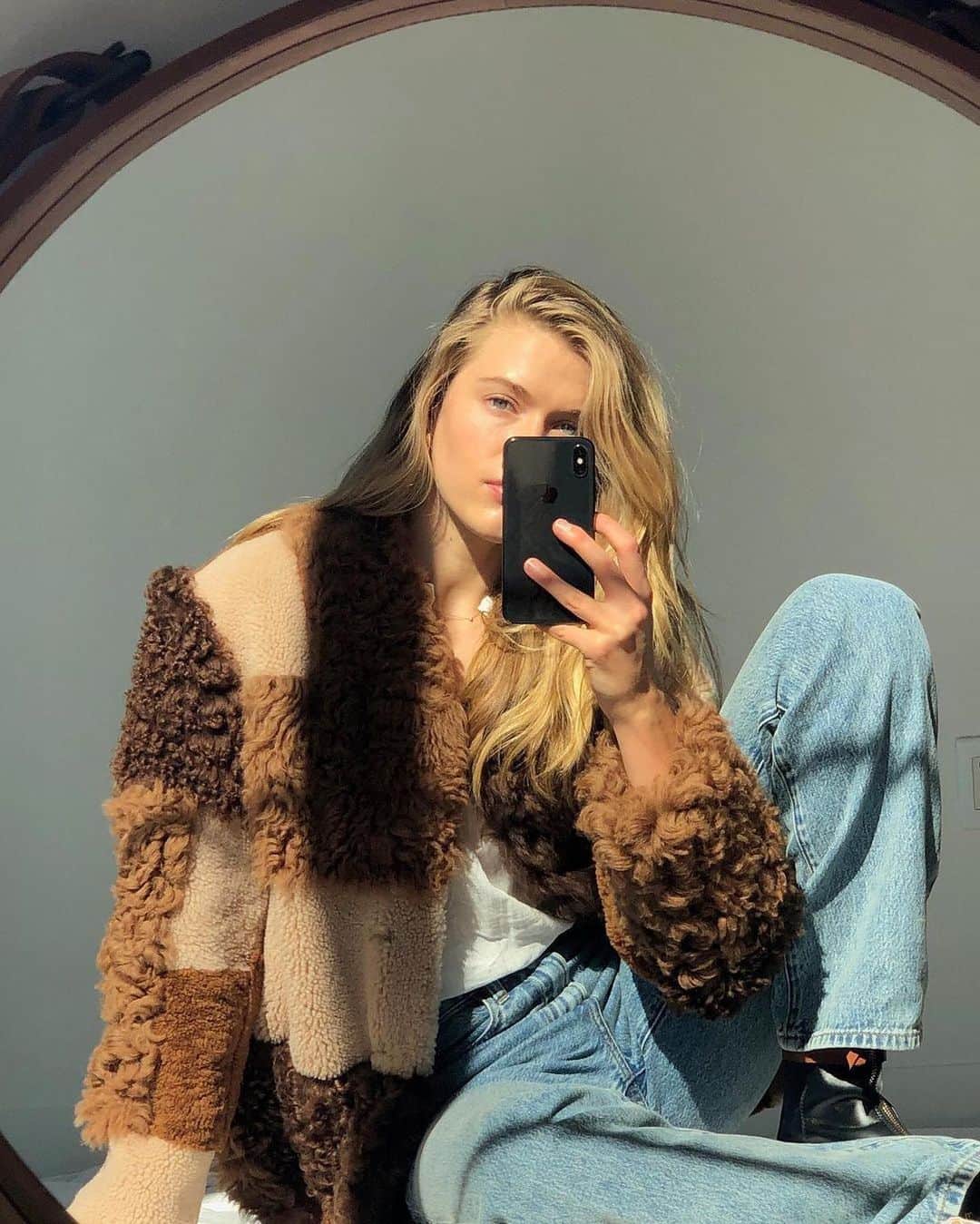 Victoria Leeのインスタグラム：「Home for @Frame 🌞」