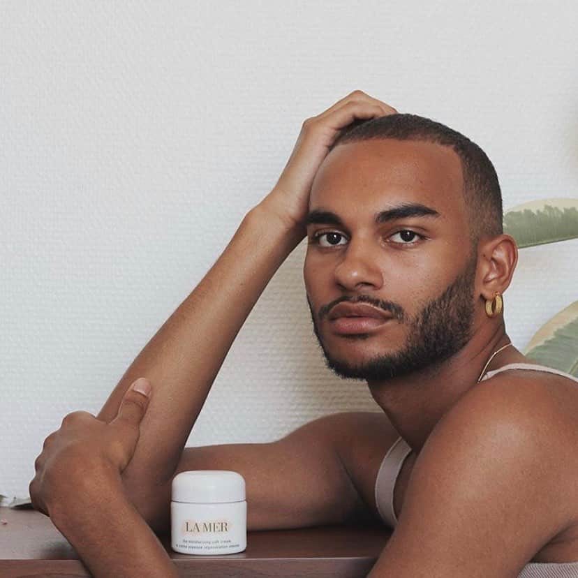 ドゥラメールのインスタグラム：「Sunday skincare goals ℅ @mrfoures. How are you taking care of yourself today?」