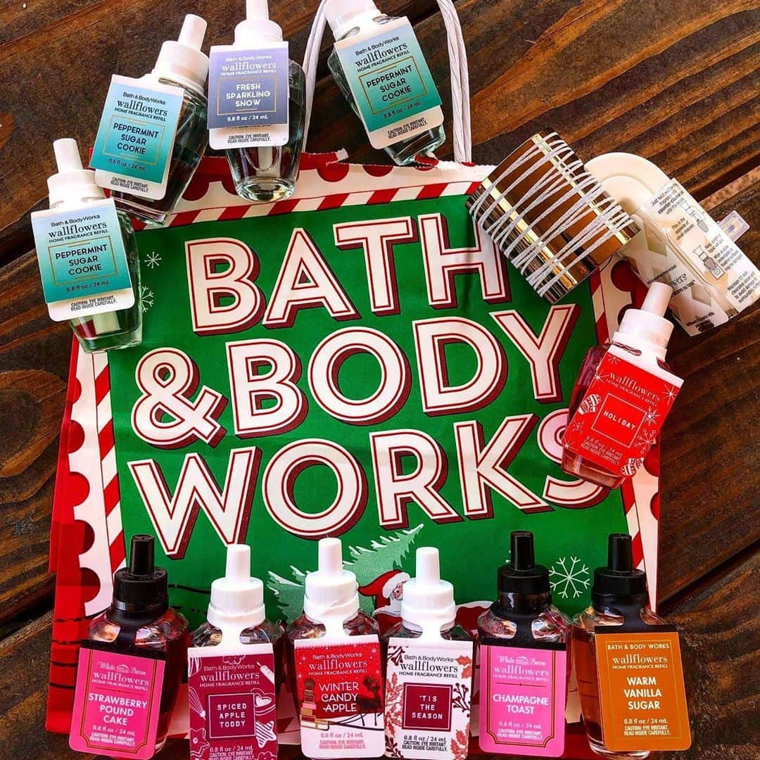 Bath & Body Worksさんのインスタグラム写真 - (Bath & Body WorksInstagram)「We ❤️ seeing your hauls! Tell us 👇 what fragrances you were adding to your 🛍️」11月9日 8時14分 - bathandbodyworks