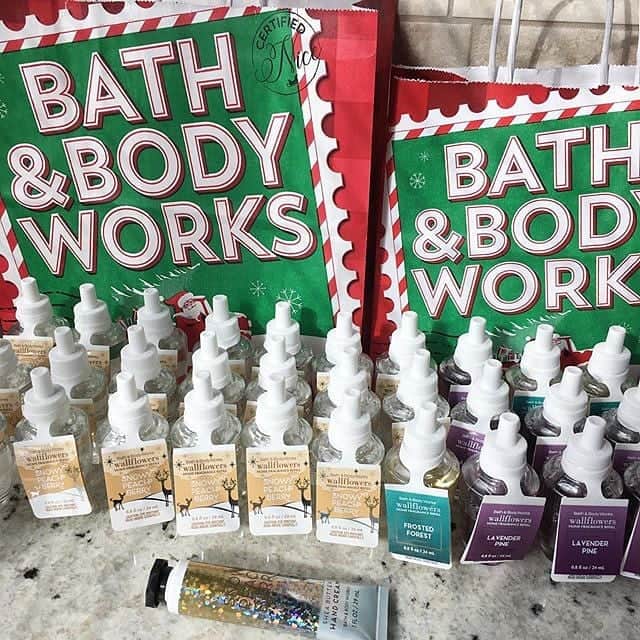 Bath & Body Worksさんのインスタグラム写真 - (Bath & Body WorksInstagram)「We ❤️ seeing your hauls! Tell us 👇 what fragrances you were adding to your 🛍️」11月9日 8時14分 - bathandbodyworks