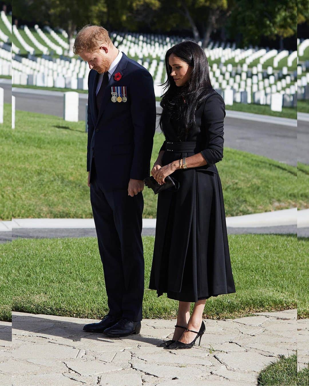 Just Jaredさんのインスタグラム写真 - (Just JaredInstagram)「Prince Harry and Meghan Markle pay their respects during a private Remembrance Day event in Los Angeles #MeghanMarkle #PrinceHarry #sussex  Photos: Lee Morgan」11月9日 8時21分 - justjared