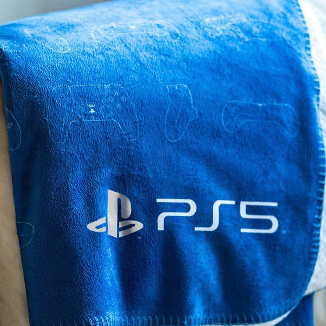 HYPEBEASTさんのインスタグラム写真 - (HYPEBEASTInstagram)「@hypebeaststyle: Ahead of the new @playstation 5 release, the company has prepped a selection of fairly conventional, understated garments emblazoned with thematic prints and branding ideal for fans clamoring to get their hands on the next-gen gaming experience. You can shop the PlayStation 5 and other related gear on Sony’s web store.⁠⠀⁠⠀ Photo: Sony」11月9日 8時22分 - hypebeast