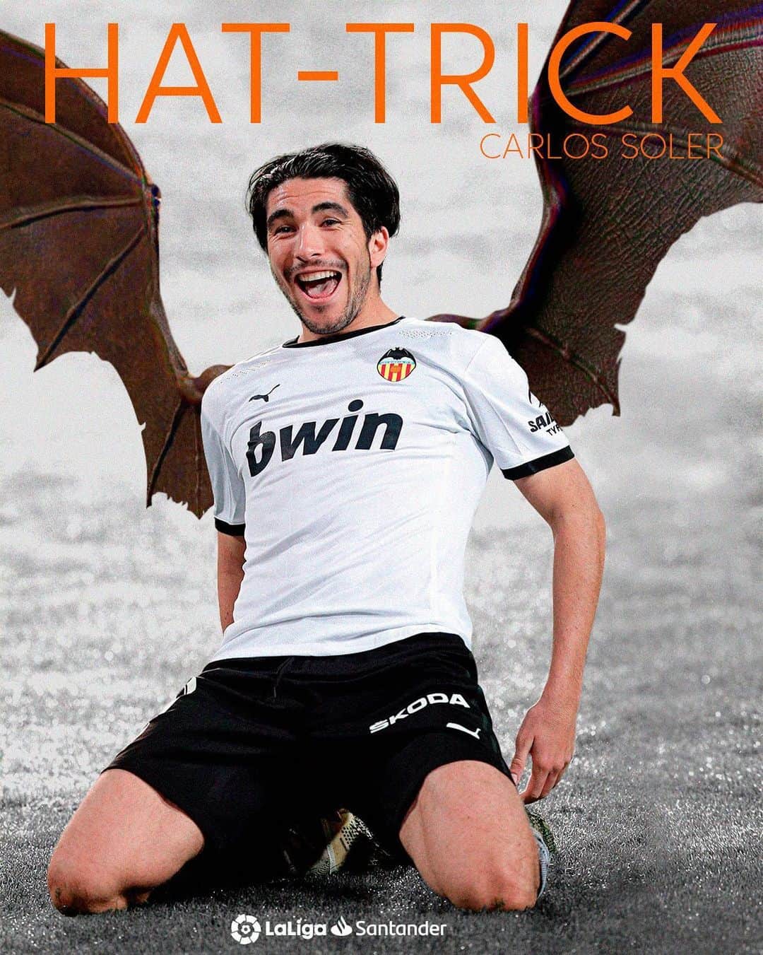 LFPさんのインスタグラム写真 - (LFPInstagram)「🦇⚽️ 'BAT'-trick!  🦇⚽️ ¡Un 'MURCIÉLAGO' goleador!  #CarlosSoler #Valencia #ValenciaRealMadrid #LaLiga #LaLigaSantander #Football #YouHaveToLiveIt #HayQueVivirla」11月9日 8時23分 - laliga
