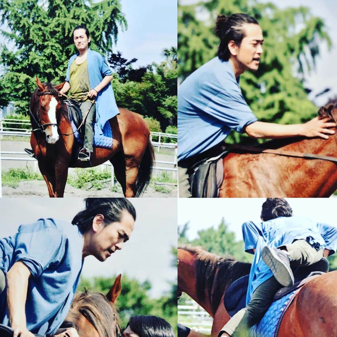 井上幸太郎のインスタグラム：「馬に会ってきた。やっとだ。 もっと乗れるようになりたいっ  筋肉痛誇らしい明朝。 KRCの皆さんお世話になりました。  年内あと何回行けるかな。。。  画像は初夏に宮原奨伍くんと行った時に撮っていただいた写真。」