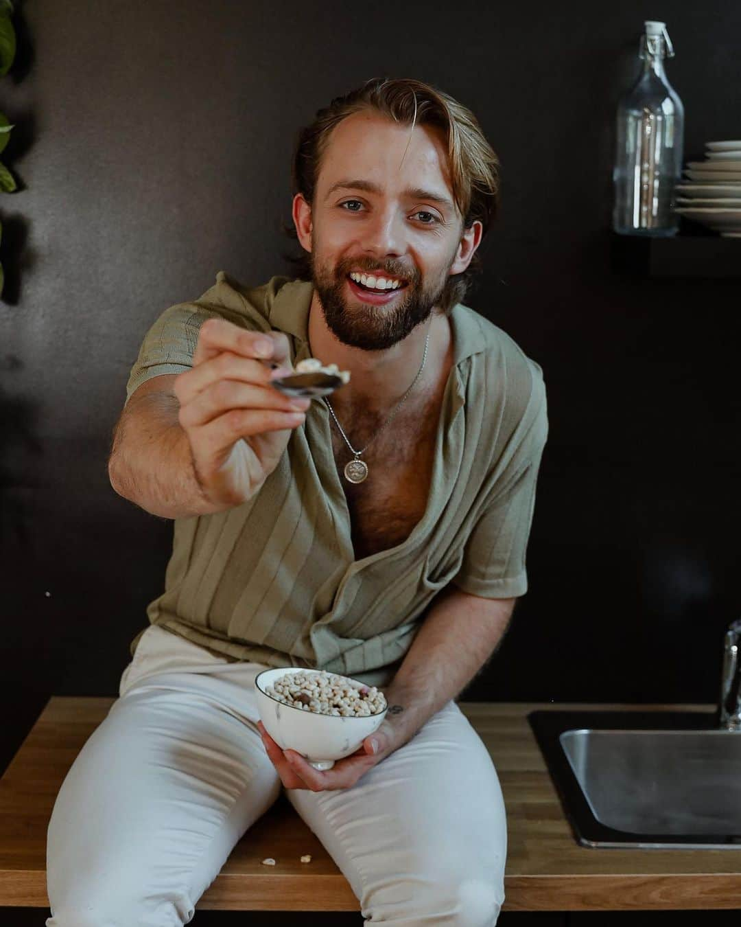 ジャン＝リュック・ベイカーさんのインスタグラム写真 - (ジャン＝リュック・ベイカーInstagram)「Does anyone have the number of the Lucky Charms guy? He keeps putting cereal in my bowl of marshmallows 🍀  from @usfigureskating magazine.  • • •  @rosalieanne_photographe   #magicallydelicious  #cereal #luckycharms #marshmallow #jeanlucbaker #usfsa #mtlmoments #lestudio200」11月9日 8時36分 - jeanlucbaker