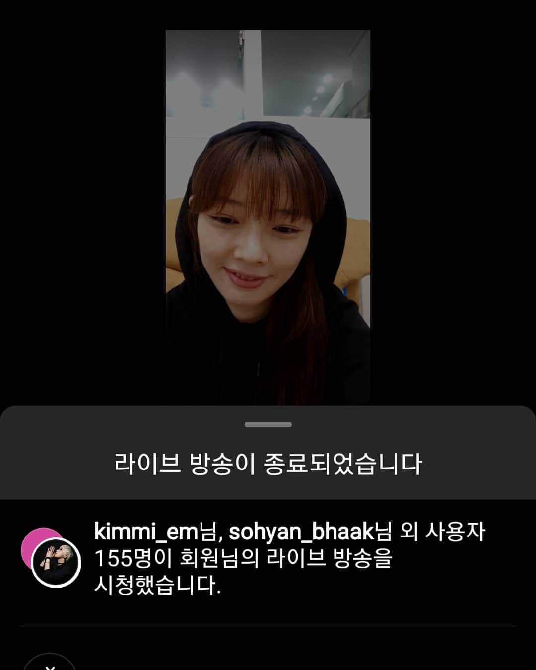 ハン・ウンソンのインスタグラム：「5002 🤸‍♂️  어제 라이브를 마치고나니 5001명이 되었더군요^^   감사해요♡ 좋은 작품으로 자주 인사드리지 못해서 너무 죄송하지만  그래도 제가 할 수 있는 것 안에서 또 자주 만나도록 노력할께요!  두서없는 라이브 봐주셔서 감사해요☕  결국 등돌리고 그림을 그렸지만!  드로잉도 아침에 보니 마음에 쏙! 들어요!  #감사합니다 #알라뷰💕」