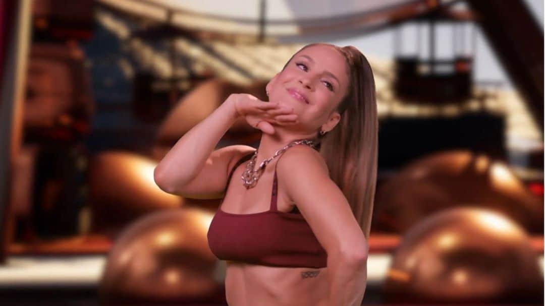 Claudia Leitteのインスタグラム：「É como diz aquele ditado: "Quem vê feed nunca vê saudade". Stalkers de plantão... vão dizer que é mentira? 🧐🤣 Para fechar o domingo com o astral lá em cima e começar a semana bem, recomendo que vc assista ao clipe de #Rodou com meu parceiro @wesleysafadao. Link na bio! 🔄🎡💋 #Rodou」