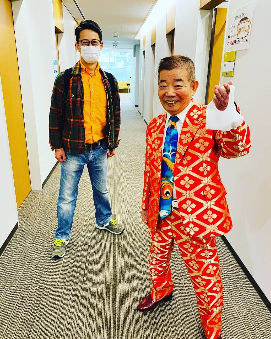 のインスタグラム：「めだか師匠  本日は #池乃めだか 師匠とお出会いさせて頂けました😊‼️  なんと‼️2月の大阪松竹座公演以来です‼️  本当にお久しぶりです！ 嬉しーい⭐️😊‼️  #毎日放送 にてめだか師匠と😊・・・⭐️‼️ 詳しくはまたお知らせをさせて頂きます。  追伸、#インフルエンザ予防接種 しました。  #吉本新喜劇   #西川忠志   #感謝」