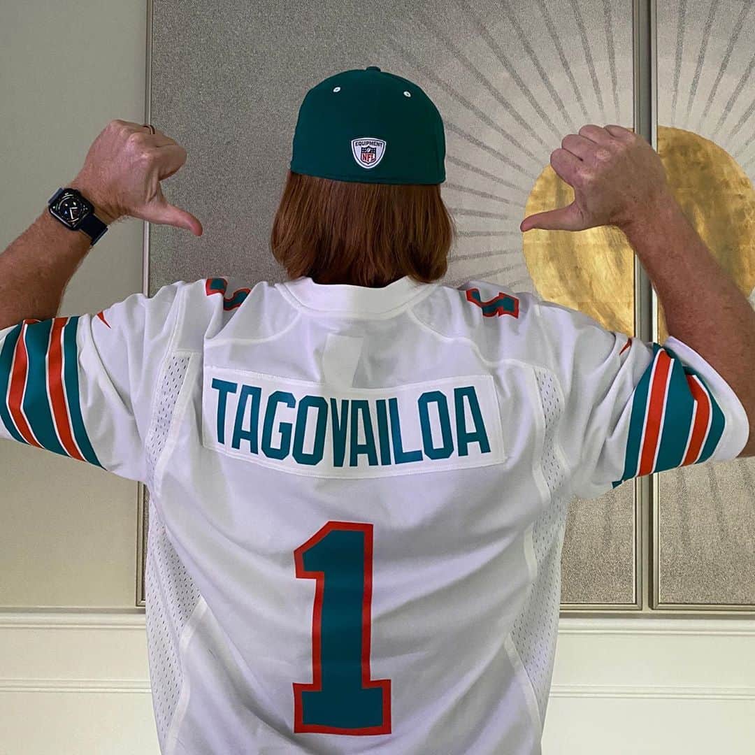 ジャスティン・ターナーのインスタグラム：「@tuaman #tuatime🐬 Great 🏈 game game right there!!!! @miamidolphins」