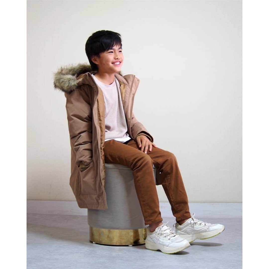 nori0620のインスタグラム：「早速、uniqlokids & babygift box からkids styleを👦👦👖🍂  《 kids 》 #uniqlokids2020FW #uniqlokidsbox #UNIQLOKIDS #PR #ウォームバデットコート#ウルトラストレッチスリムフィットパンツ#ワッフルクルーネックベストキッズコーデ#ユニクロキッズコーデ  《 baby 》 #uniqlobaby2020FW #uniqlobabybox #UNIQLOBABY #uniqloginza2020FW  #PR #スウェットシャツ #ウルトラストレッチスリムフィットパンツ#ユニクロベビーコーデ」