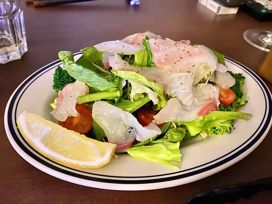 世礼奈のインスタグラム：「The Italian food he made for me was very delicious. ◟̑◞̑   🍋🥗🍗🍽🍇🍸🍾🍷」