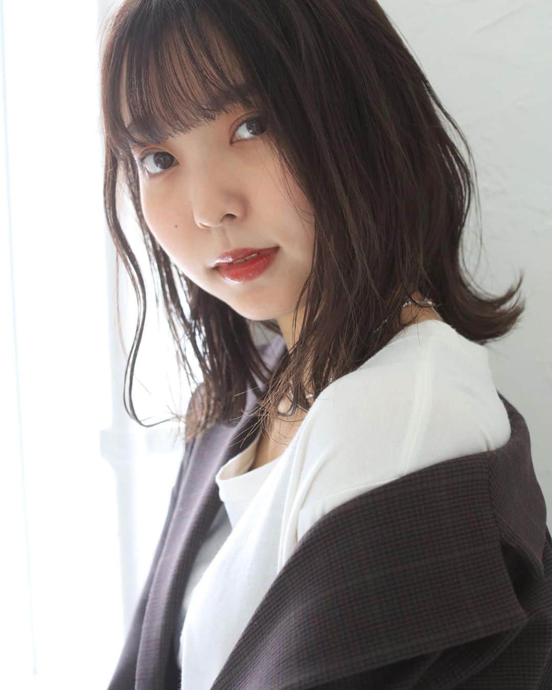 竹村夏音のインスタグラム：「みなさんはどっちの方が好きですかっ！😻  いつも写真撮る時、笑っちゃうからキメてる写真そんなに無いんです😂笑」